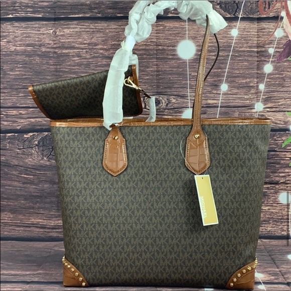 👜NEW MICHAEL KORS EVA STUDDED LARGE SIGNATURE PVC - Picture 9 of 10